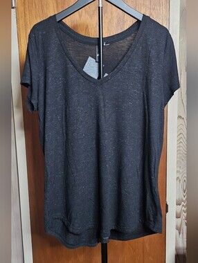 adidas Women’s Black V-Neck Short Sleeve Tee Size XL